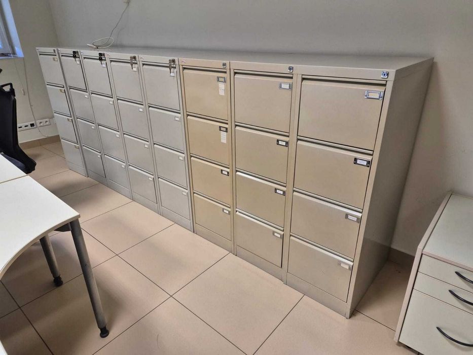 Komoda żaluzjowa kartotekowa Malow Litpol krzesło Grospol kontenerek