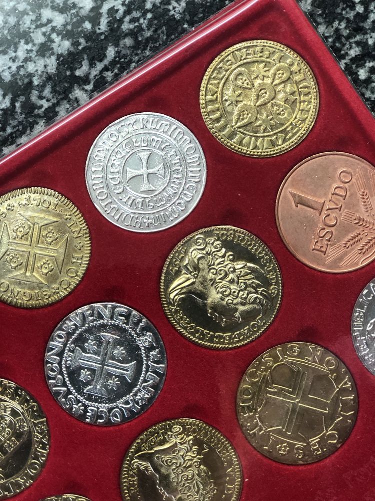 Duas Coleções moedas antigas portuguesas