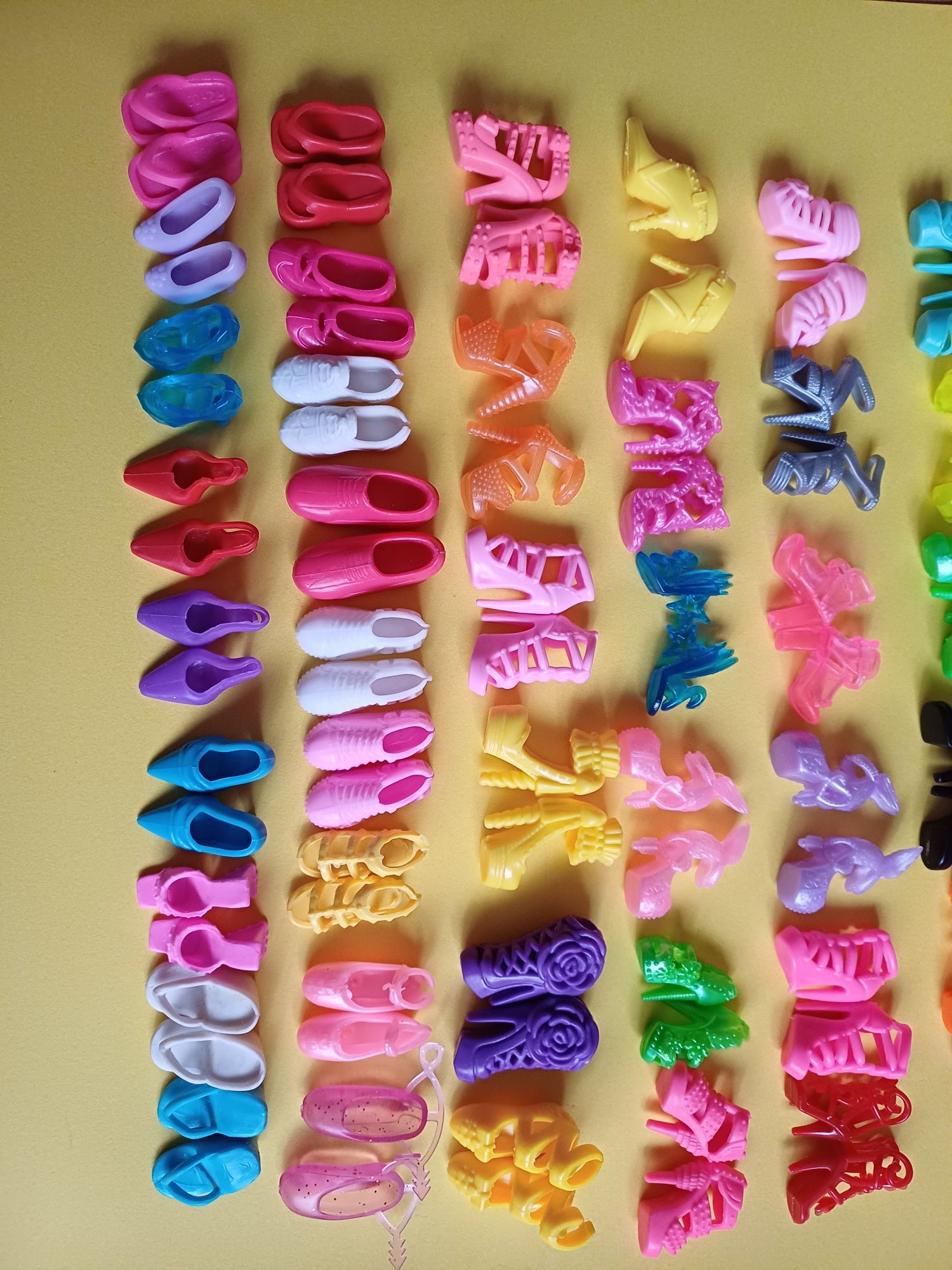 Sapatos para bonecas barbie. Novos. 1,25€ cada