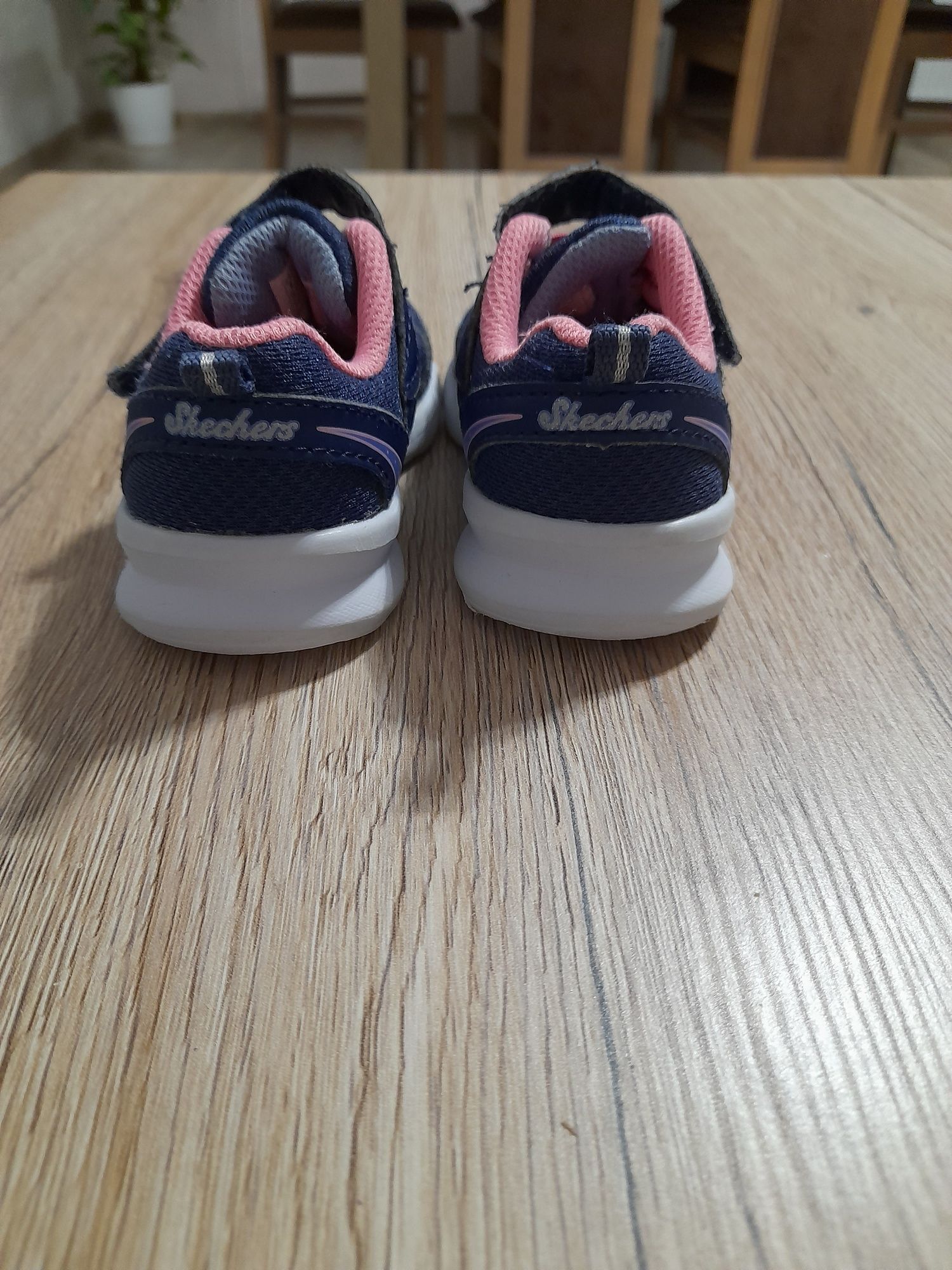 Buciki adidasy firmy Skechers dla dziewczynki 22, wkładka 13,5-14 cm