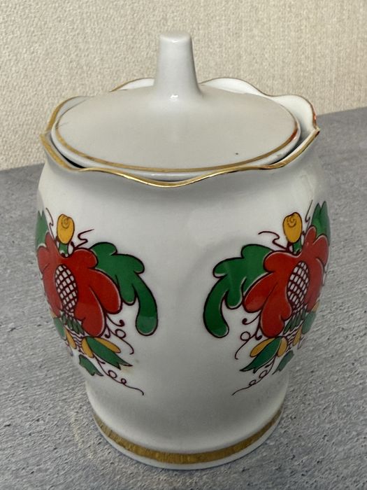 Сахарніца фарфорова радянська