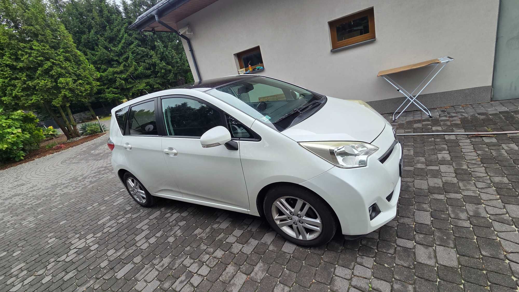 Toyota Verso S 1.4 d4d delikatnie uszkodzona, mozna jeżdzić!!!