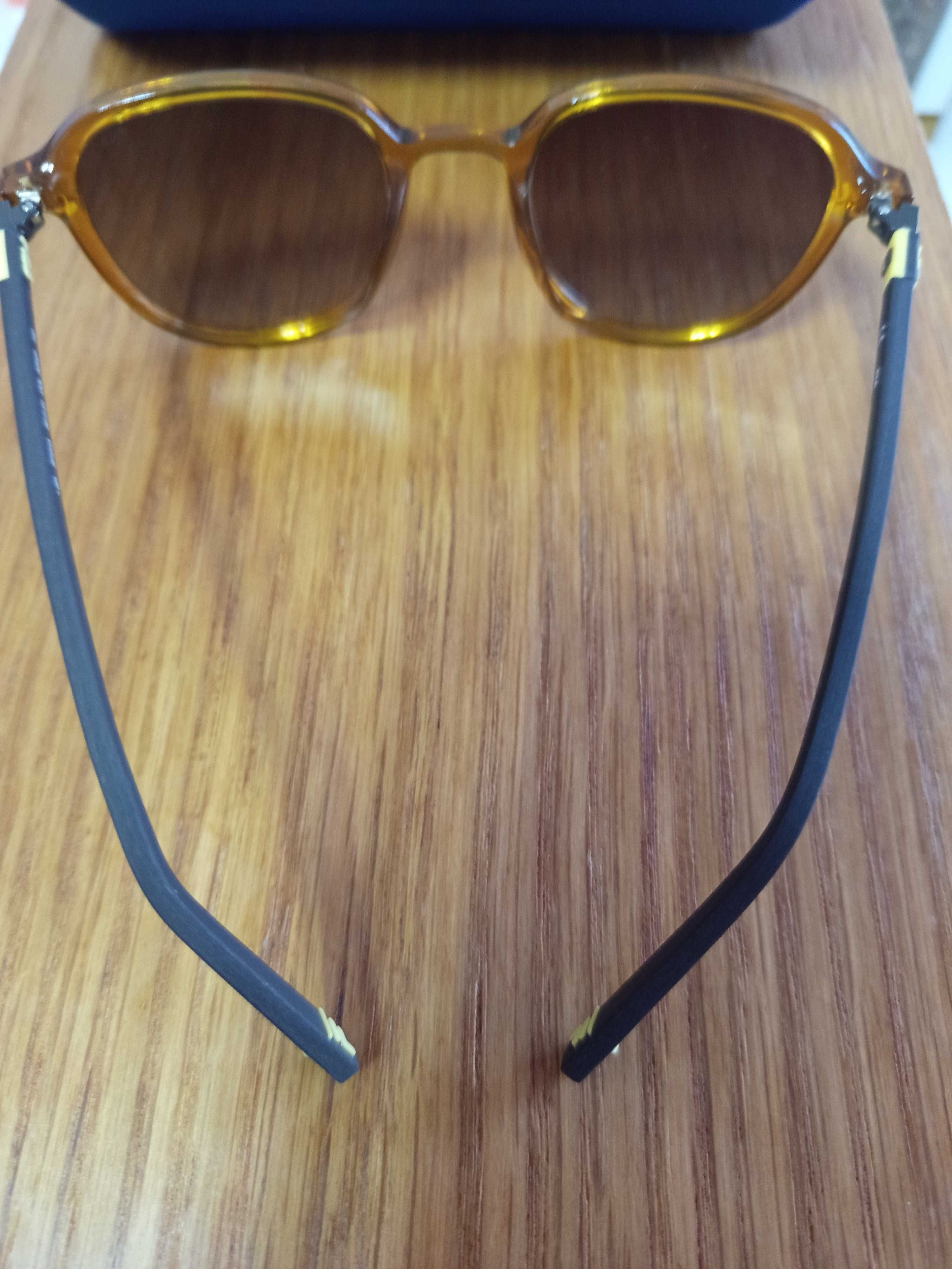 Excelentes muito bonitos oculos de sol da Fila com fatura