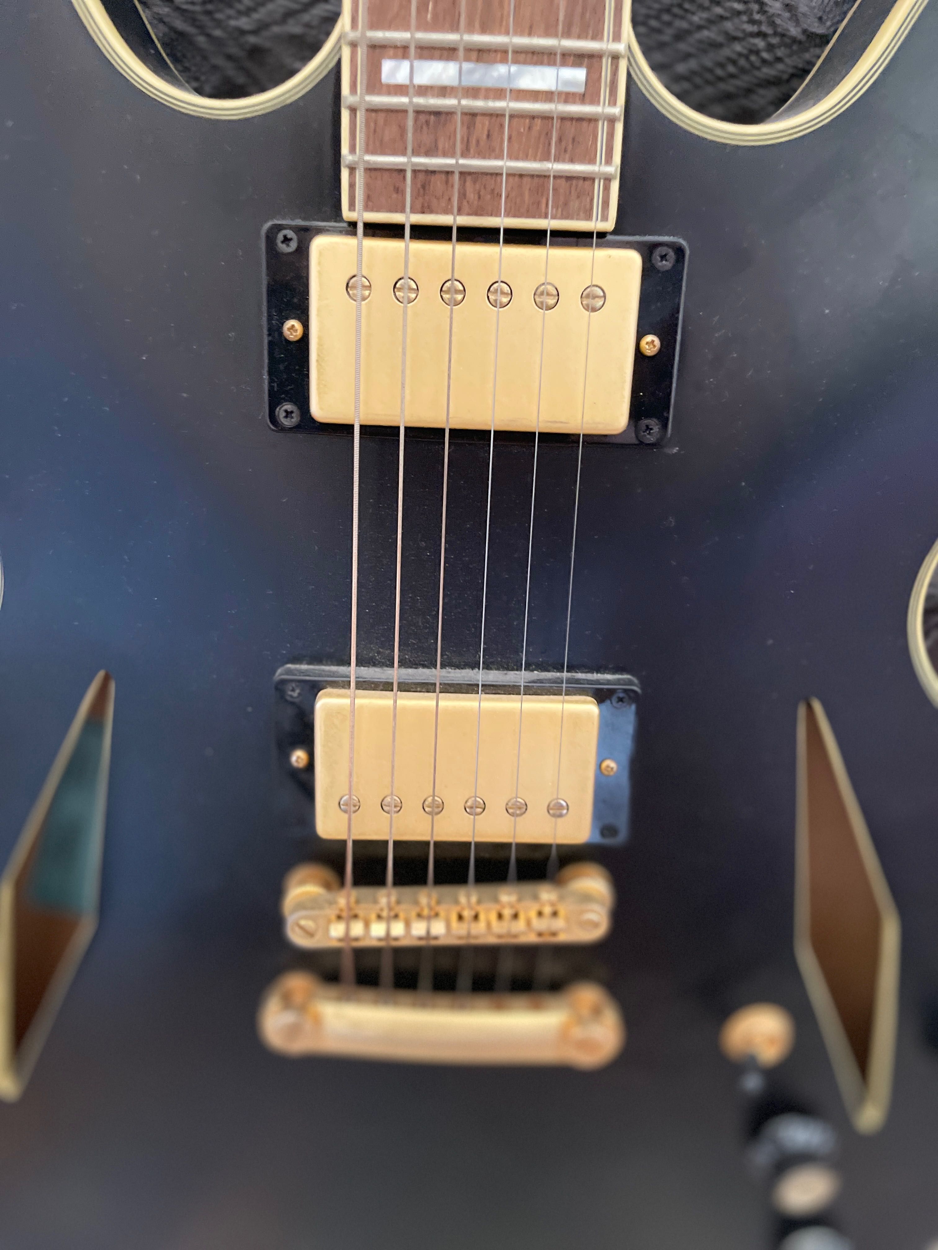Vendo Guitarra Epiphone Emily Wolfe, com estojo.