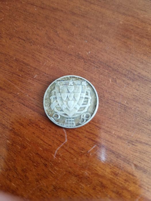 Moeda Portuguesa Histórica - 2$50 Escudos de 1951 com Caravela