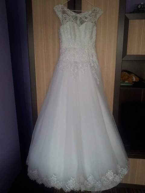 Biała suknia ślubna