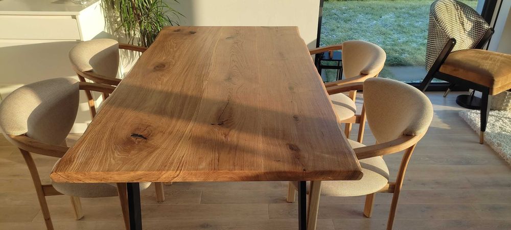 Stół dębowy z litego drewna – elegancja i trwałość na lata