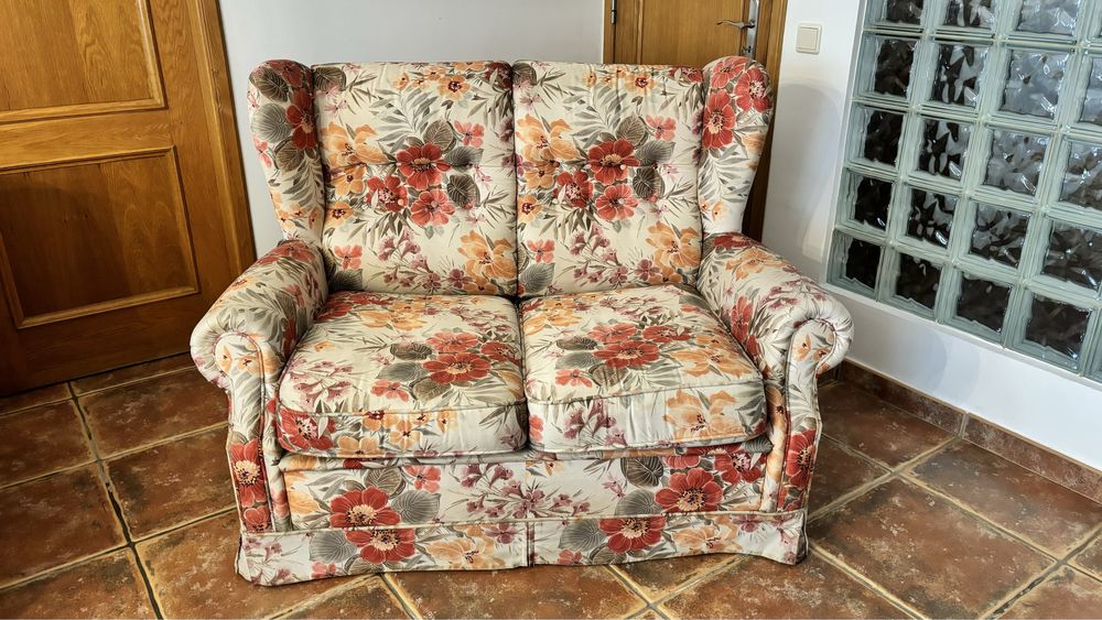 BAIXA DE PREÇO | Sofá-Cama Vintage Estofado com Padrão Floral