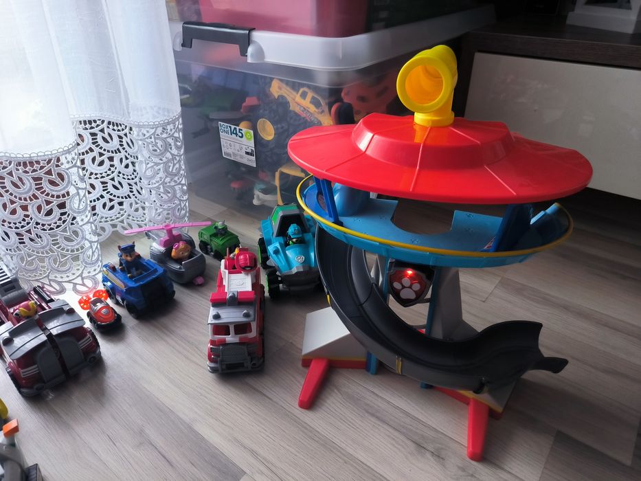 Lampka do pokoju dziewczynki. Nie ma jednego motylka.