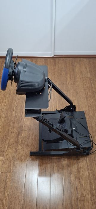 Kierownica do PC i PS3, PS4 Thrustmaster T150 na stelażu.