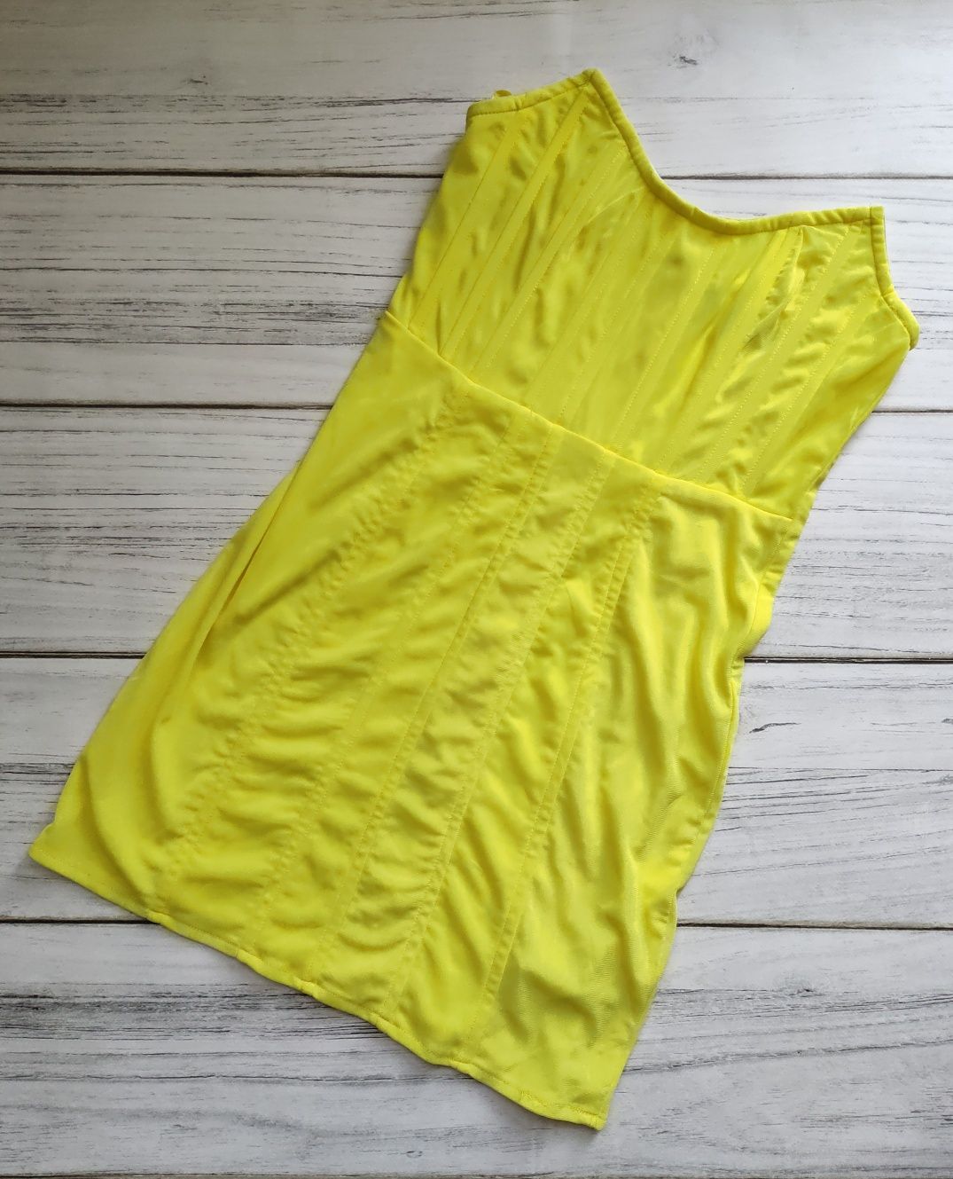 Żółta sukienka gorsetowa Missguided M 38