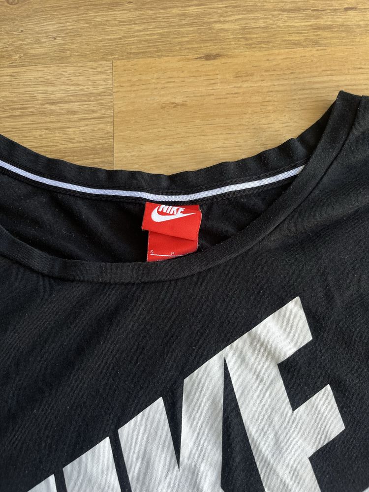 Czarna sportowa bluzka Nike S