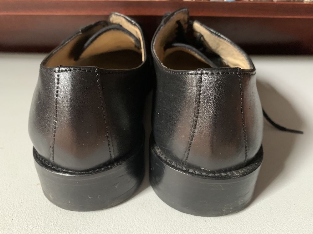 Sapatos de Pele, tamanho 41