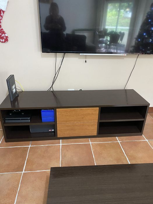 Rack e mesa de centro de sala