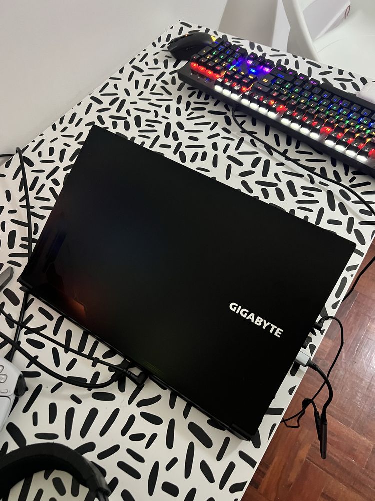 Portátil GIGABYTE G5 RTX4060