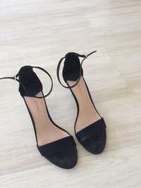 Sandalias pretas Stradivarius