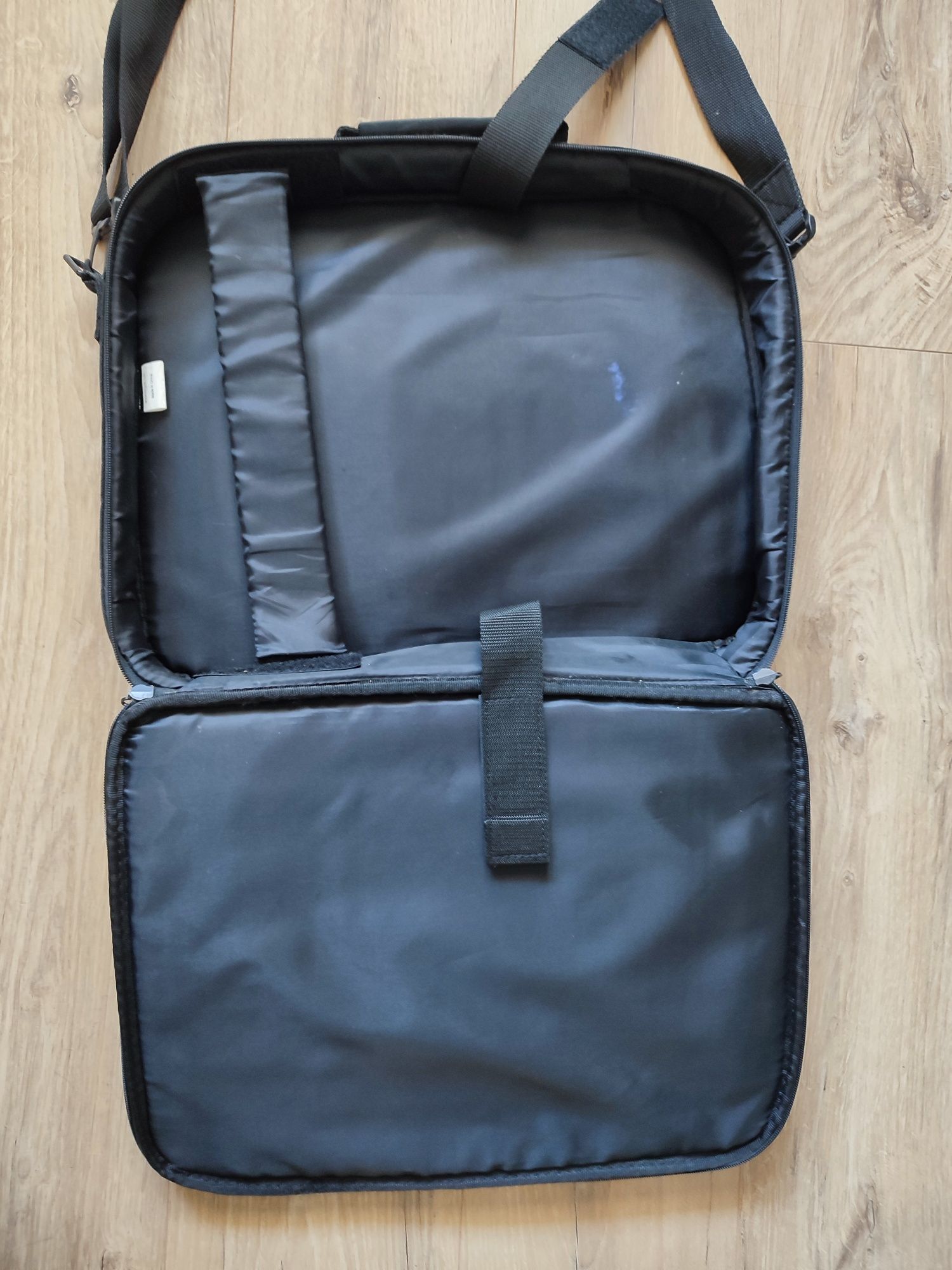 Torba na laptopa 17" Targus CN31-10 czarna pojemna