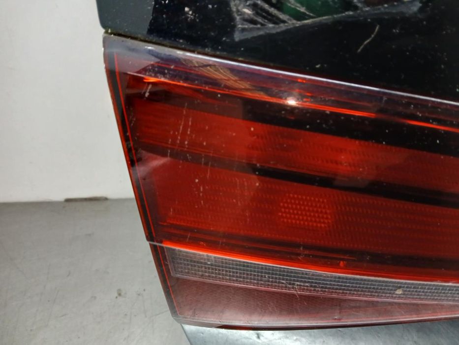 Farolim da mala esquerdo VOLKSWAGEN Jetta IV (162, 163)