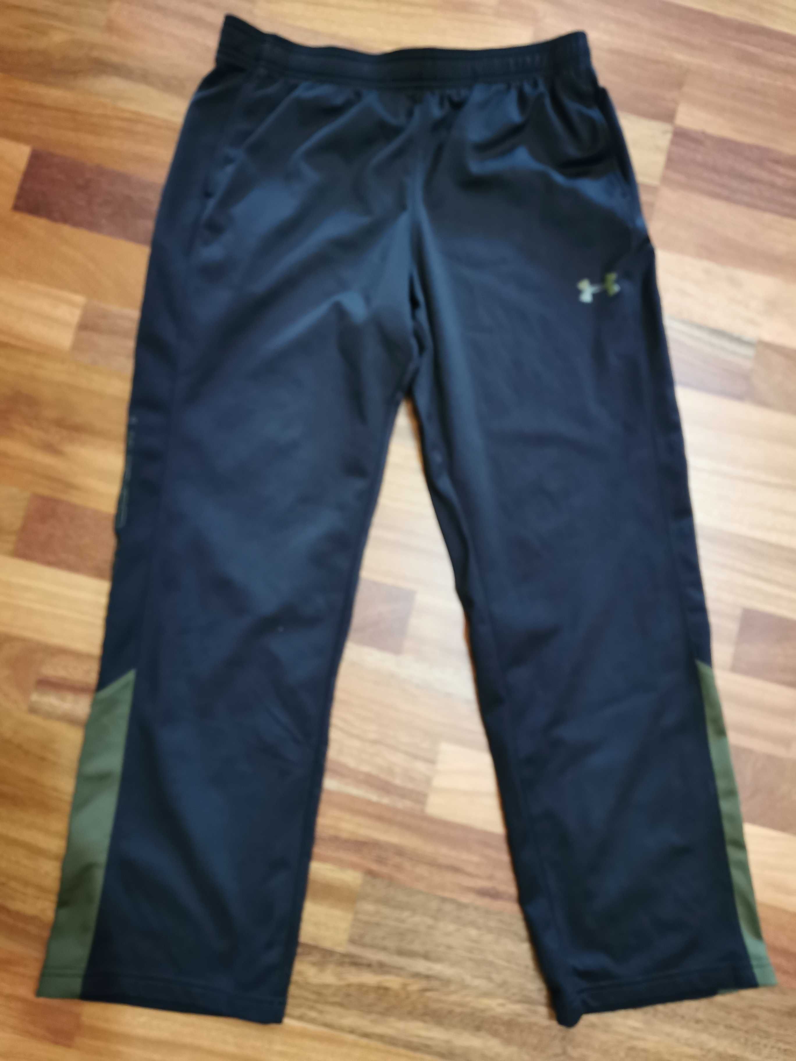 Спортивные штаны Under Armour, M