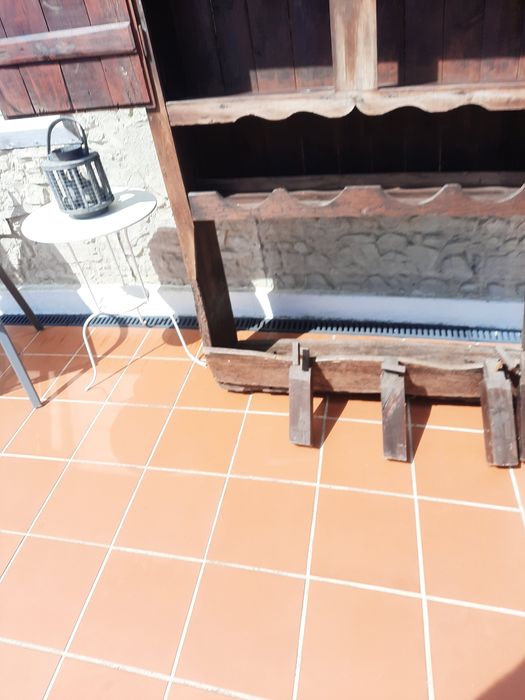 Cantareira muito antiga 2 m x 1.30m x 40 cm