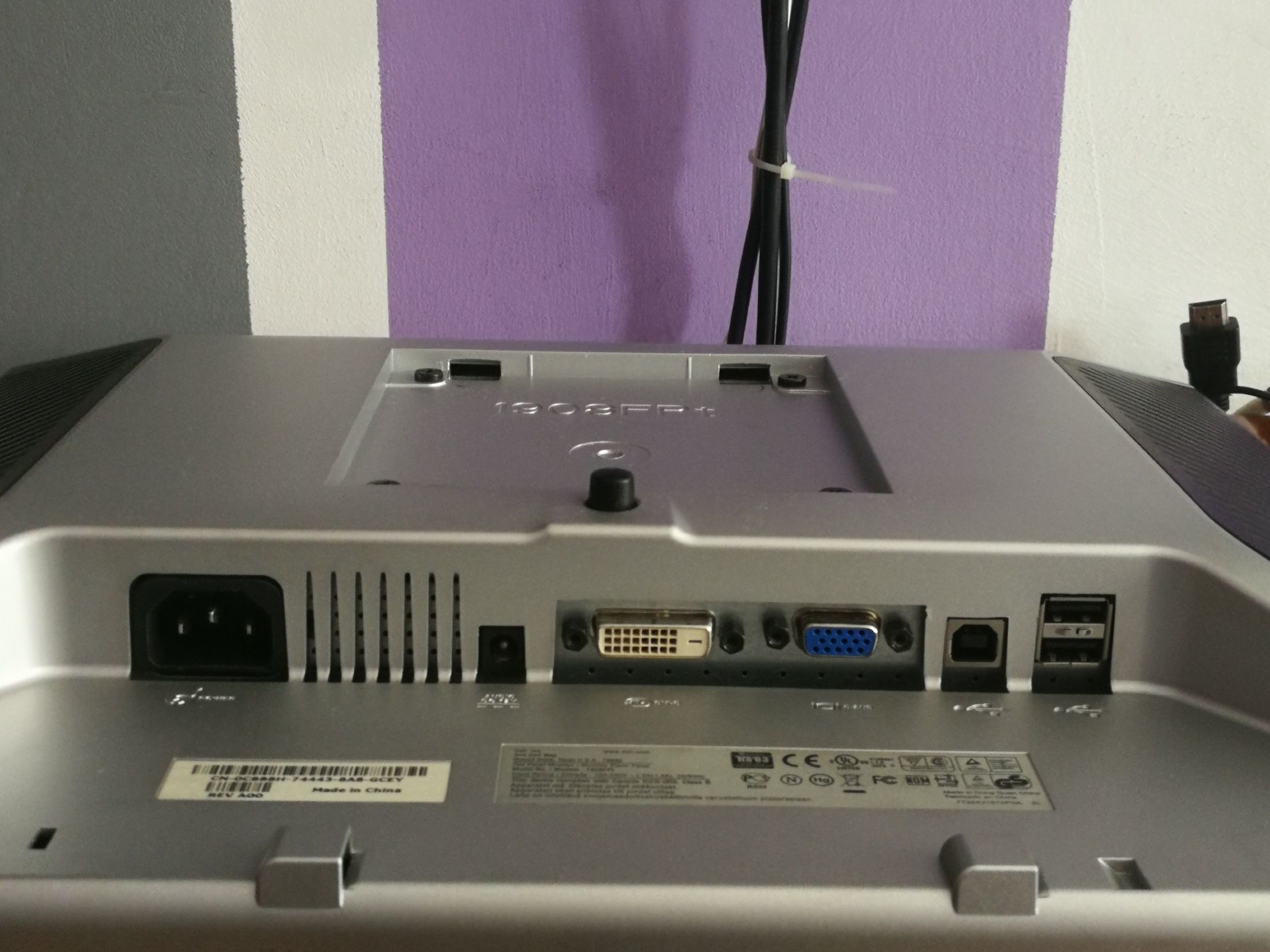 Monitor Dell 19"