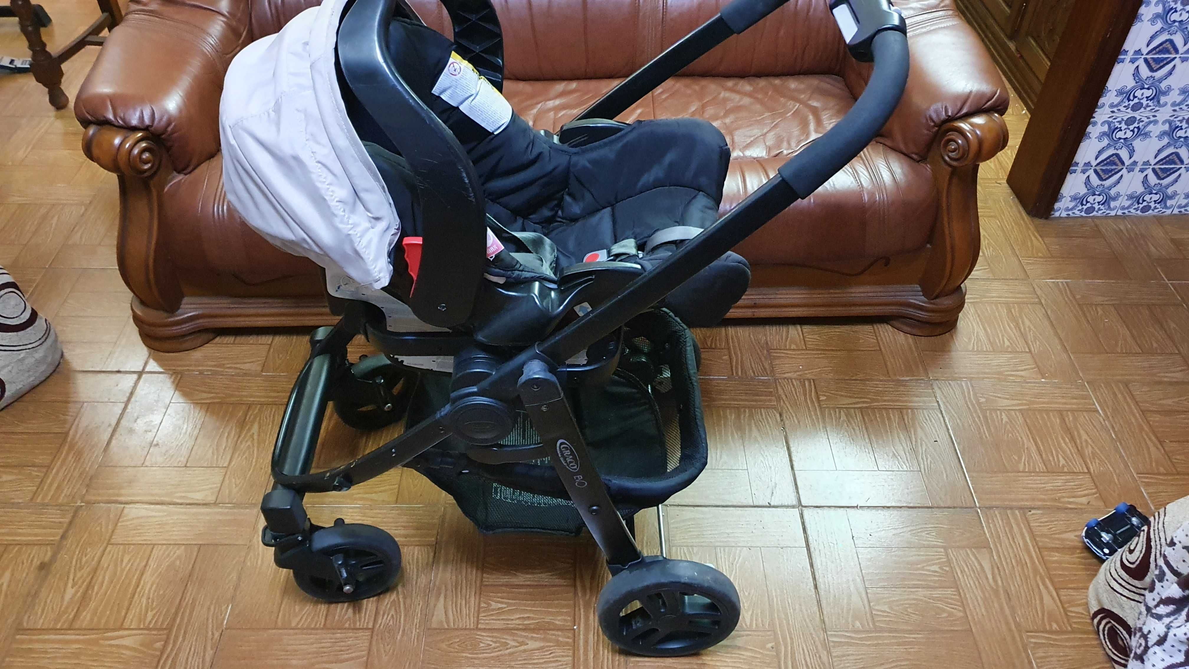 Carrinho de bébé da marca Graco