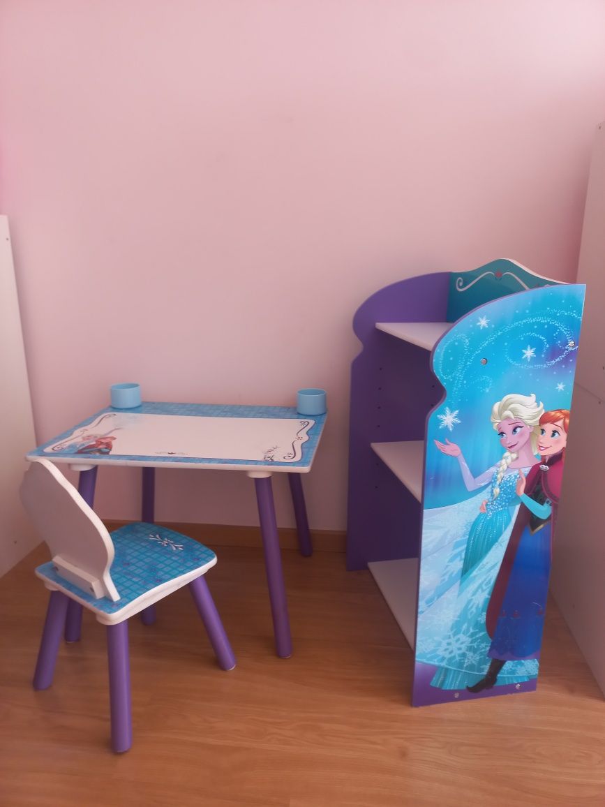 Conjunto livreiro mesa e banco Frozen