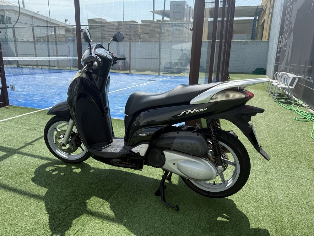 HONDA SH300i bom estado   scarabeo beverly liberty