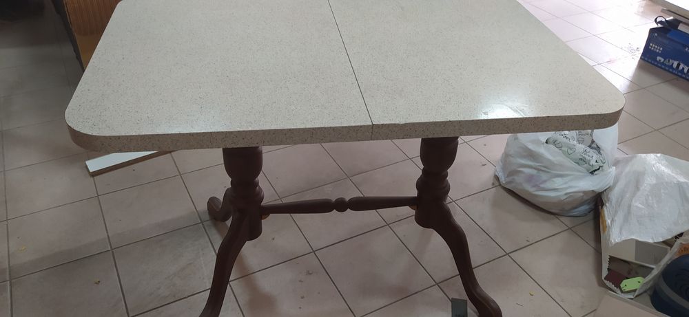 Стіл кухонний розкладний стіл в гарному стані!