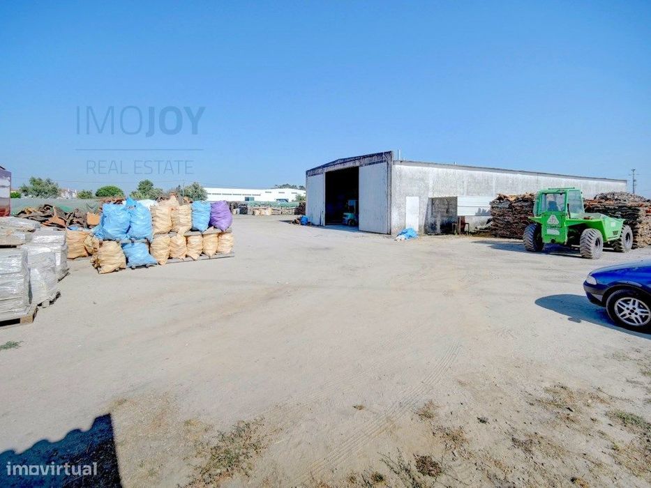 Armazém de 500m² e Moradia de Luxo T7 com 869m² de Área de Construç...