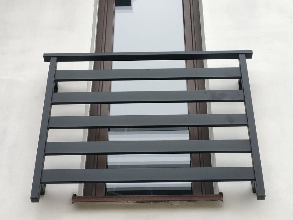 Balustrada stalowa zewnętrzna.