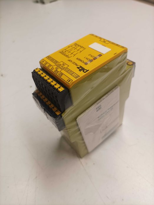 PILZ PNOZ X3P 24VDC 24VAC 3NO 1NC 1SO przekaźnik bezpieczeństwa ()