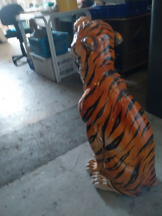 Tigre em porcelana novo-riquismo