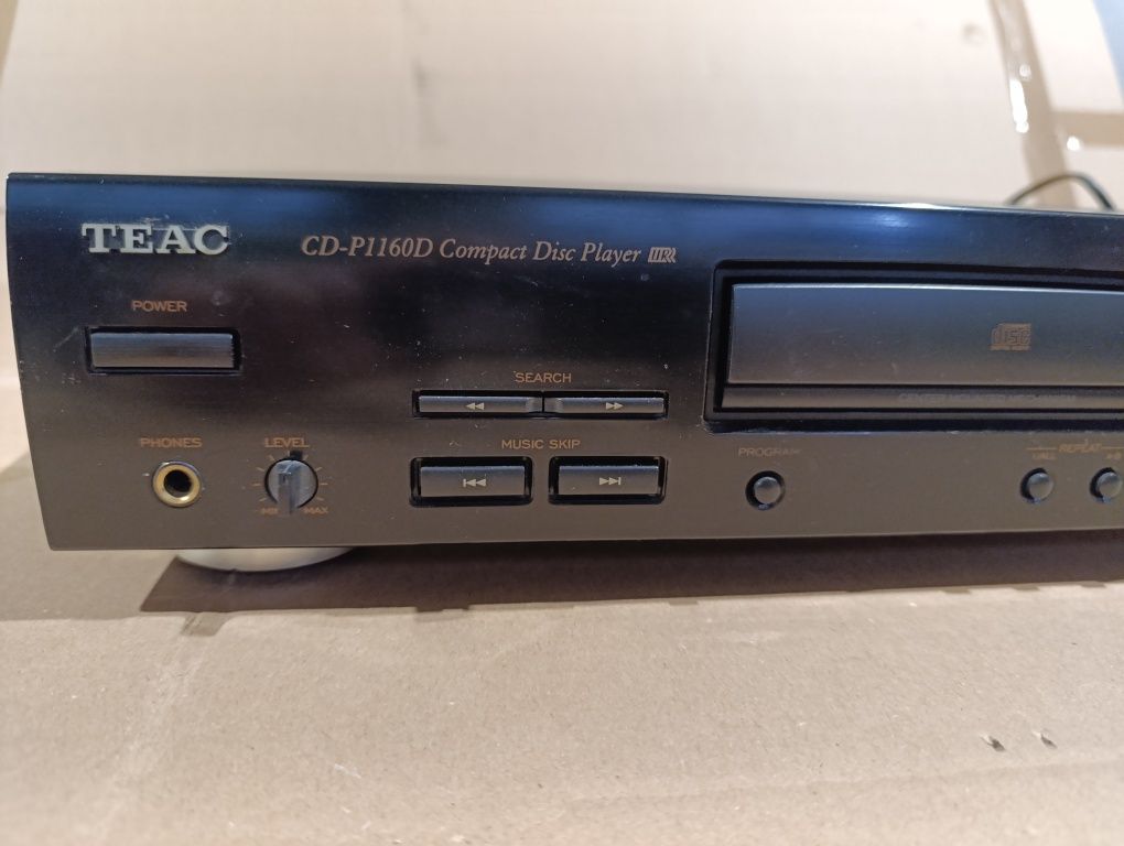 Odtwarzacz CD TEAC-CD-P1160D.