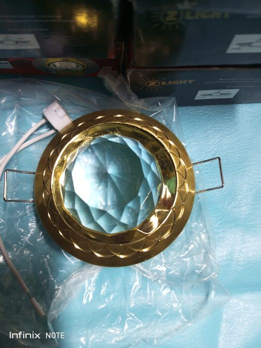 Продам светильники встроенные