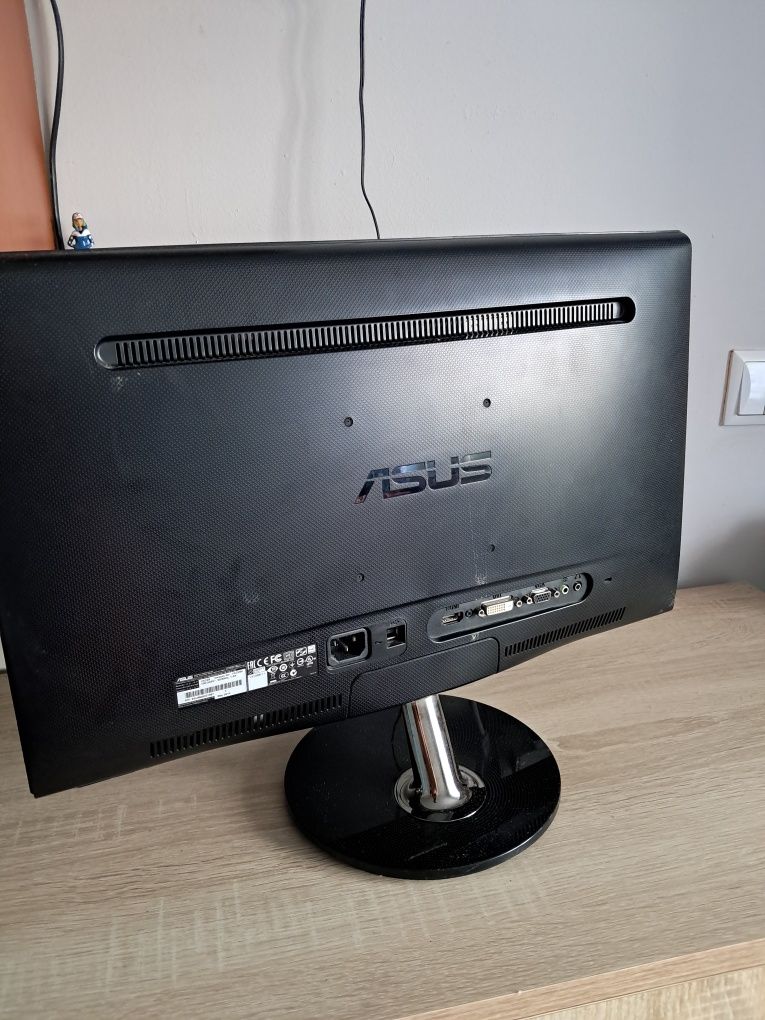 Monitor Asus.     J