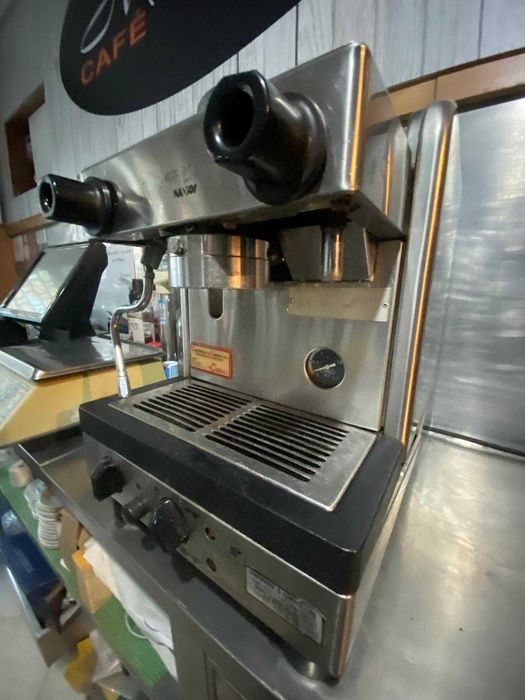 Máquina de Café Expresso Profissional La Cimbali Junior