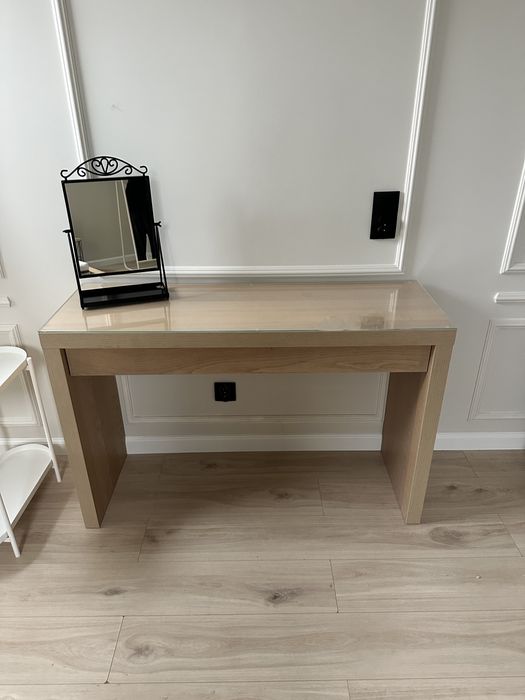 Sprzedam łóżko, biurko, toaletke i lustro