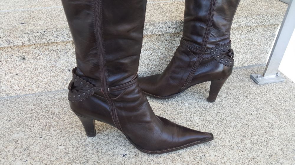 Botas todas em pele
