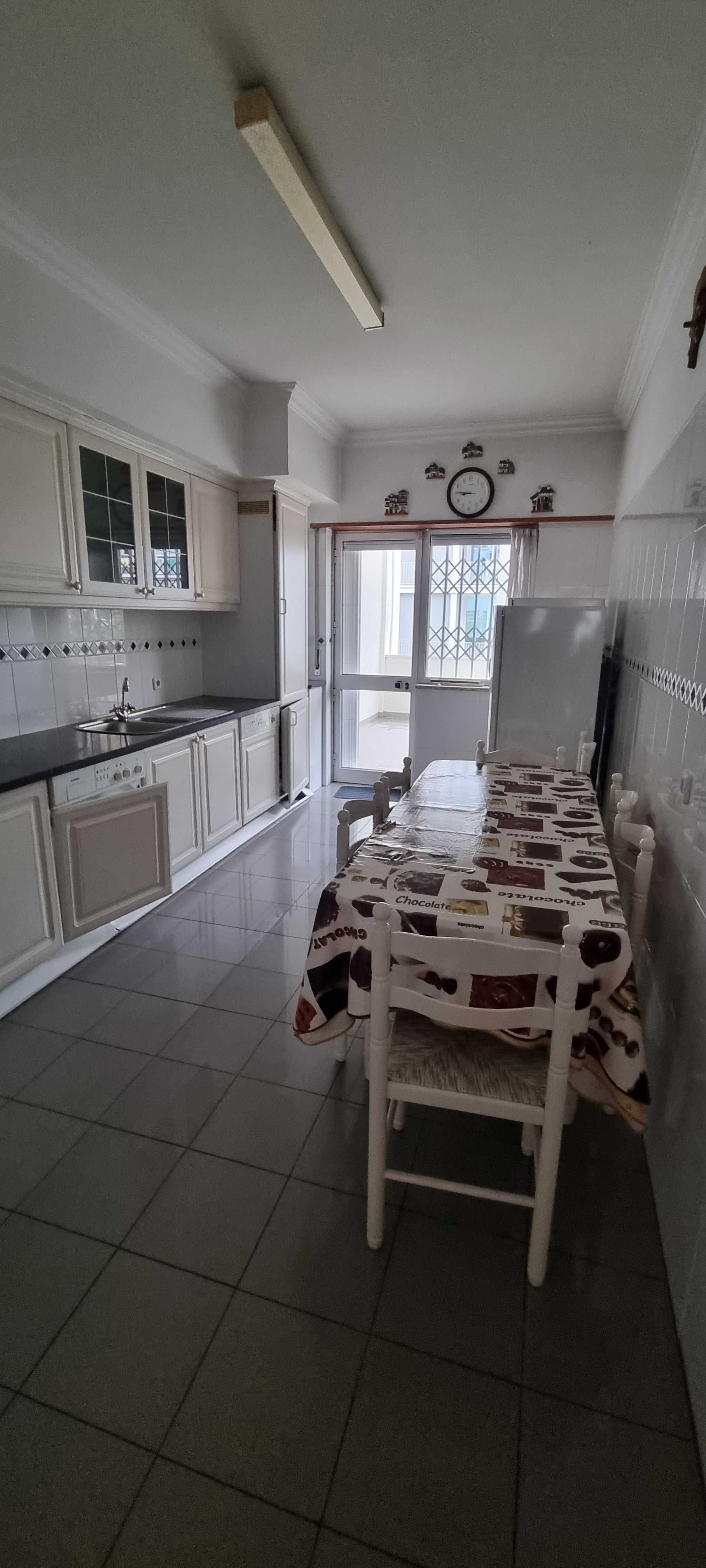 Arrendo T2 c/ Terraço e Garagem Saldanha