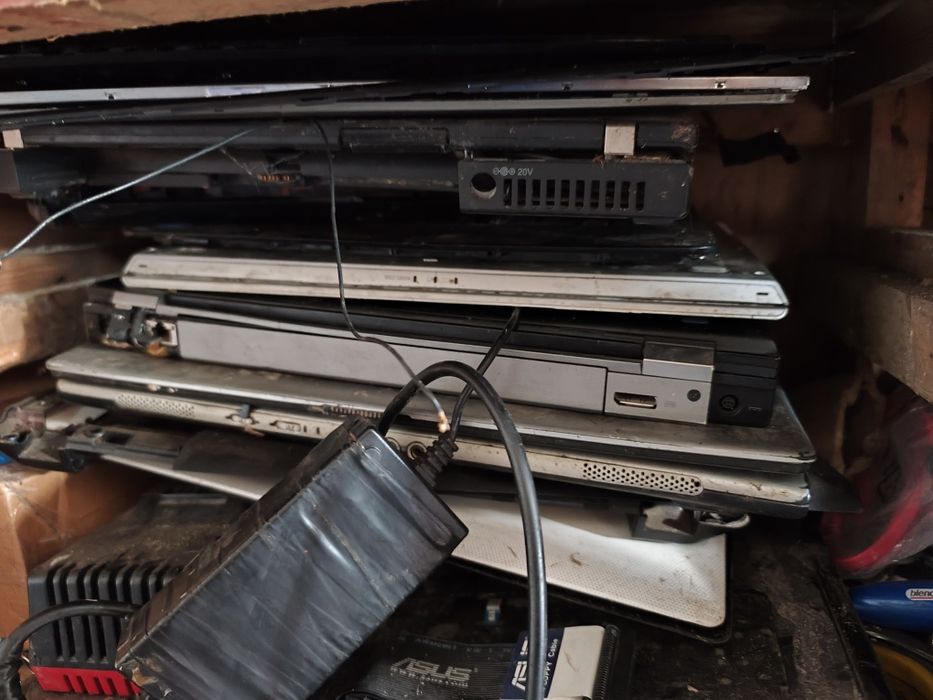 Запчастини до ноутбуків і ноутбуки