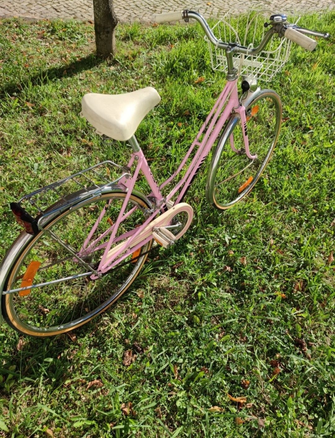 Bicicleta Órbita Clássica com luz + cesto Vintage