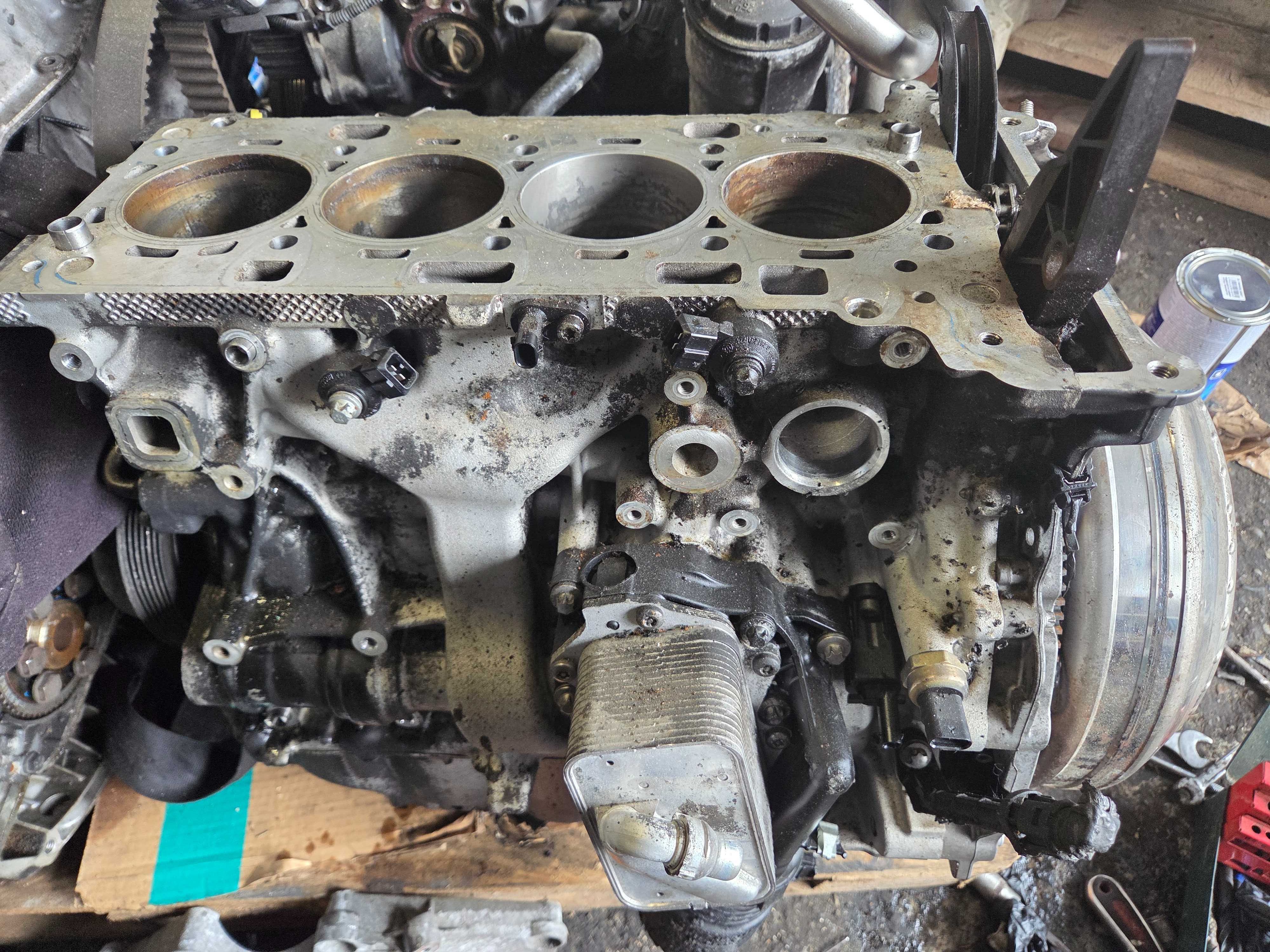 Silnik B48A dół wał blok bmw  F39 F45 F46 X1 F48 MINI F55 F56 F60