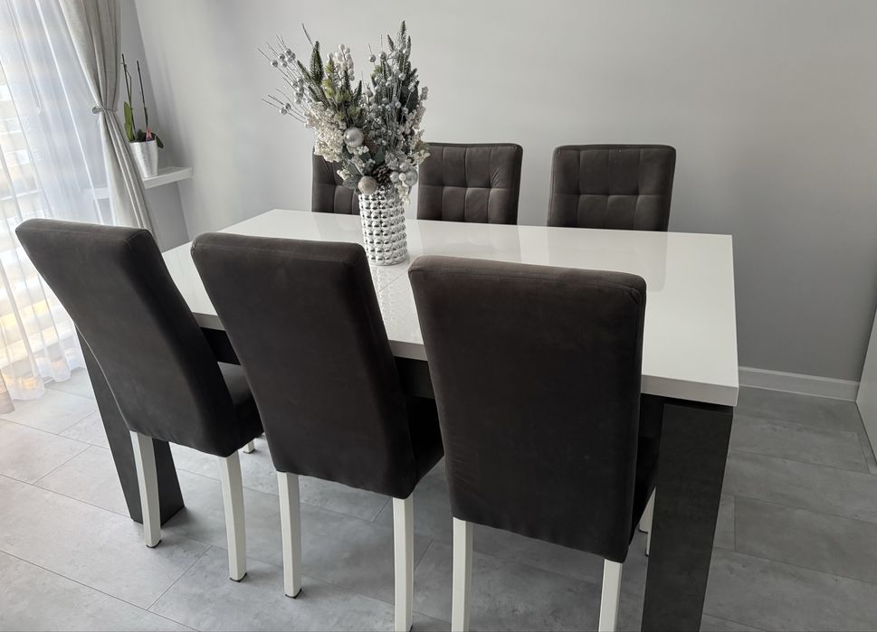 Stół z 10 krzesłami