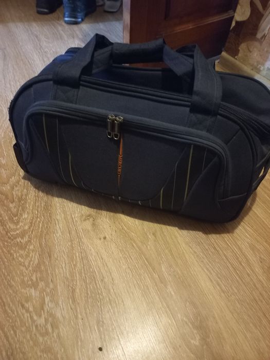 Сумка на колесах, дорожня  спортивна сумка.