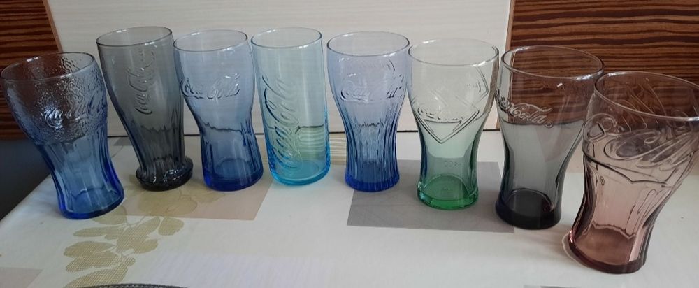 Zielona szklanka Coca-Cola