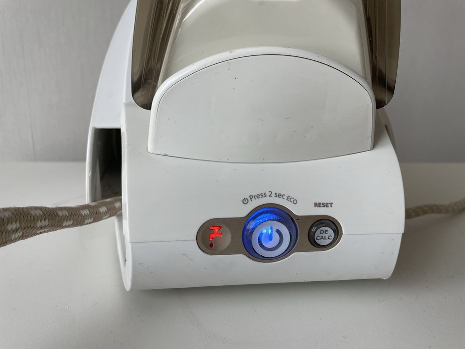 Праска парова. Парорегонатор PHILIPS PerfectCare Silense