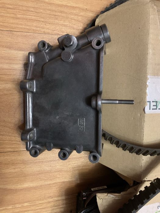 Кришка боковая головки ГБЦ москвич 412 натяжка цепь ГРМ крышка ГБЦ 412