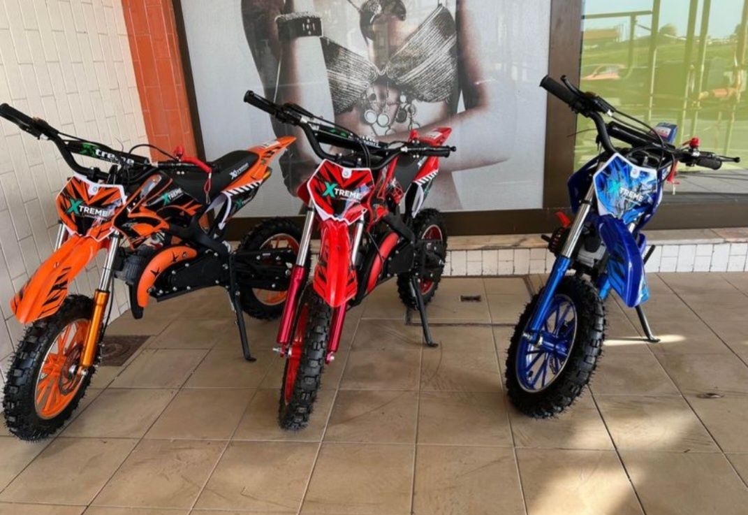 Mini motocross gasolina de cilindrada 49 vários cores disponíveis novo