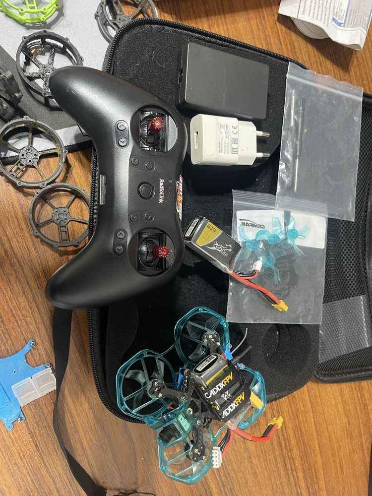 Drone FPV T-Tron 80 com radio link